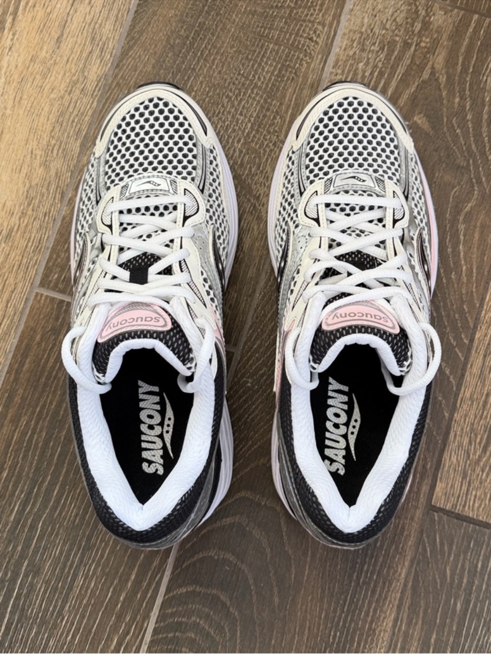 Saucony Men's Silver/Pink Retro
ProGrid Omni 9 Lifestyle Sneaker—11 - Picture 13 of 15